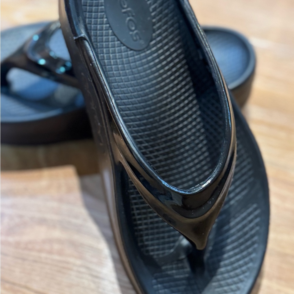 OOFOS Black Women's Slippers